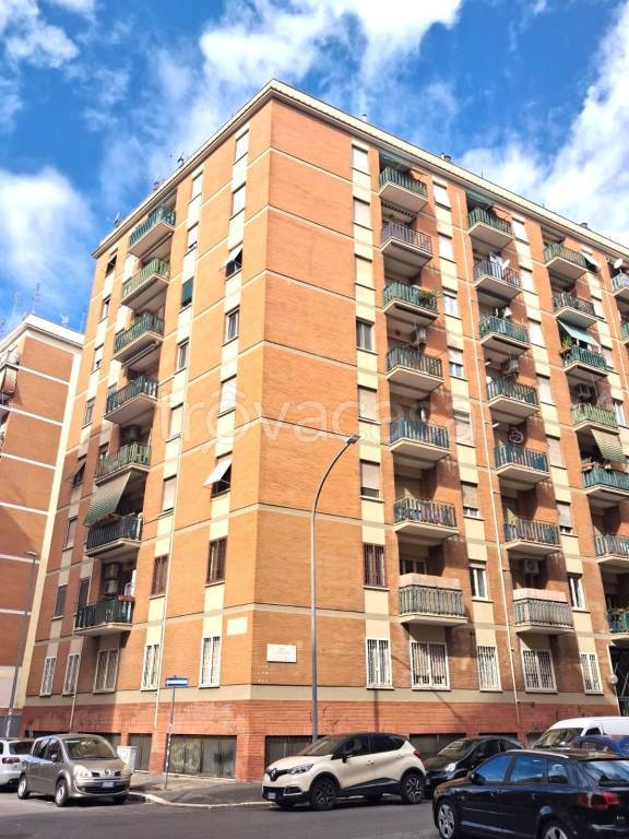 appartamento in vendita a Roma in zona Ostiense