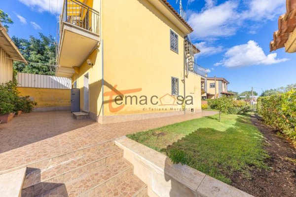 casa indipendente in vendita a Roma in zona Finocchio