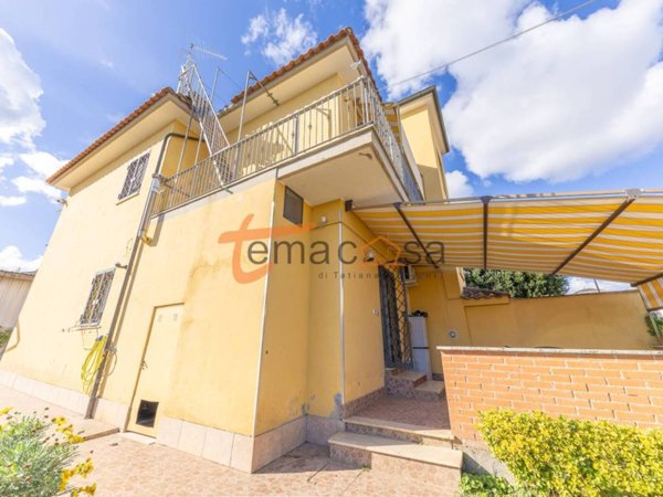 casa indipendente in vendita a Roma in zona Finocchio
