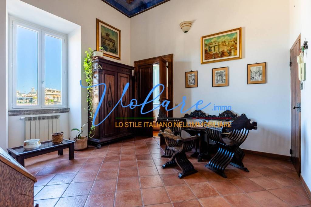 appartamento in vendita a Roma in zona Rione Regola