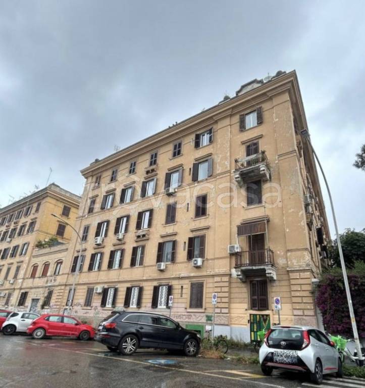 appartamento in vendita a Roma in zona Ostiense