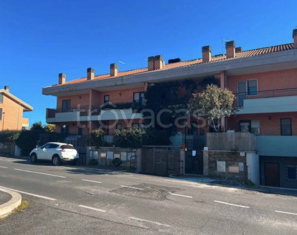 appartamento in vendita a Roma in zona Cesano