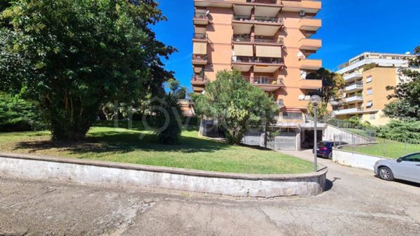 casa indipendente in vendita a Roma in zona Tomba di Nerone