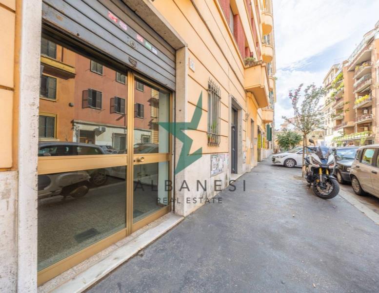negozio in vendita a Roma in zona Della Vittoria
