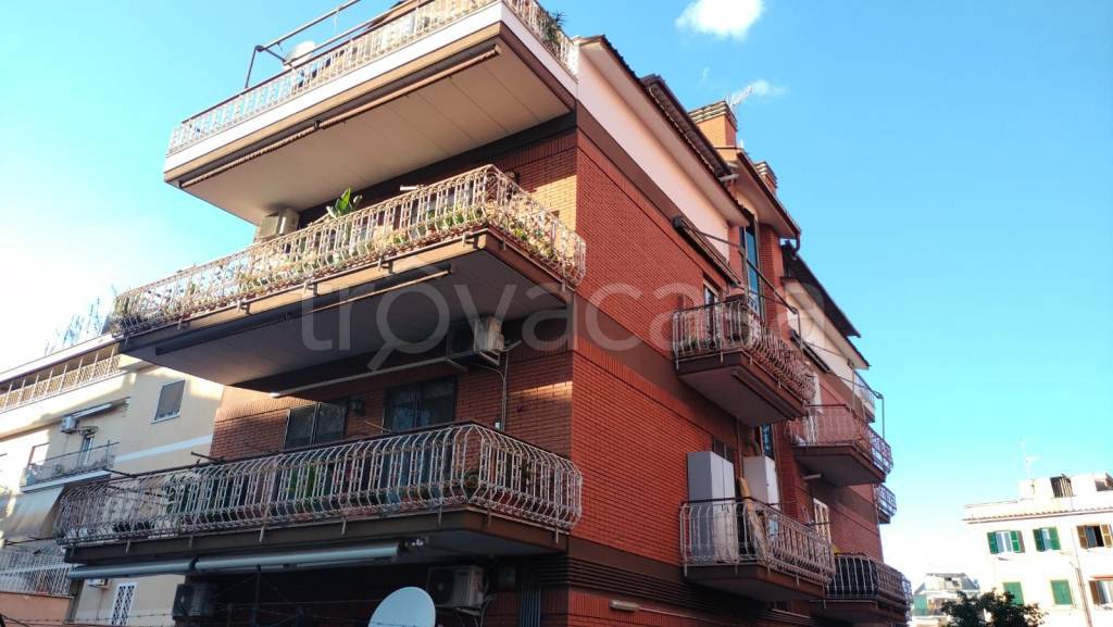 locale di sgombero in vendita a Roma in zona Prenestino-Centocelle
