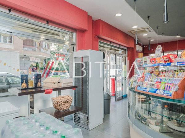 locale commerciale in vendita a Roma in zona Monte Sacro/Talenti