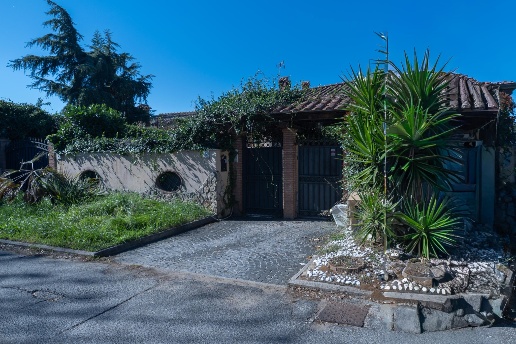 casa indipendente in vendita a Roma in zona Infernetto