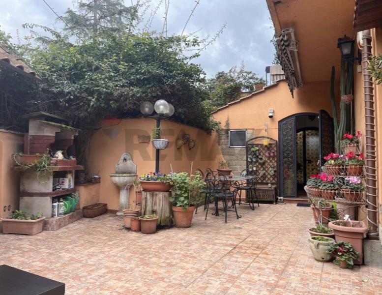 casa indipendente in vendita a Roma in zona Castel di Leva