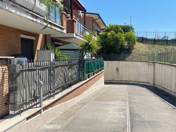 negozio in vendita a Roma in zona Lunghezza