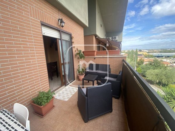 appartamento in vendita a Roma in zona Lunghezza