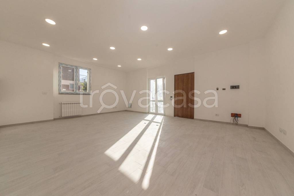 appartamento in vendita a Roma in zona Torre Gaia