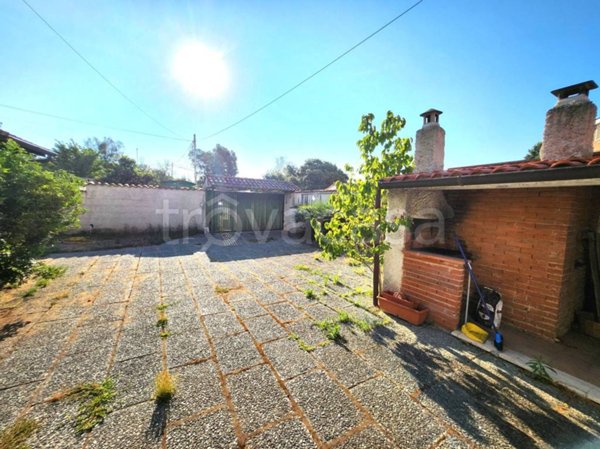casa indipendente in vendita a Roma in zona Infernetto