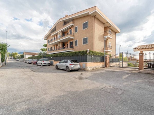 appartamento in vendita a Roma in zona Romanina