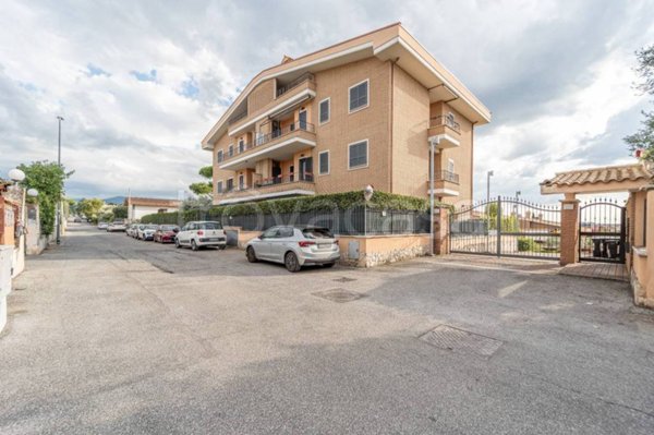 appartamento in vendita a Roma in zona Casal Morena