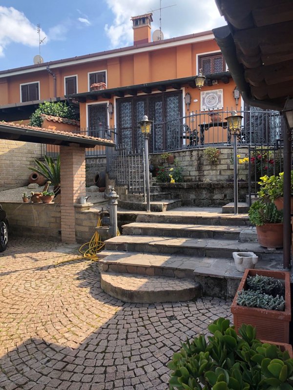 casa indipendente in vendita a Roma in zona Giuliano Dalmata