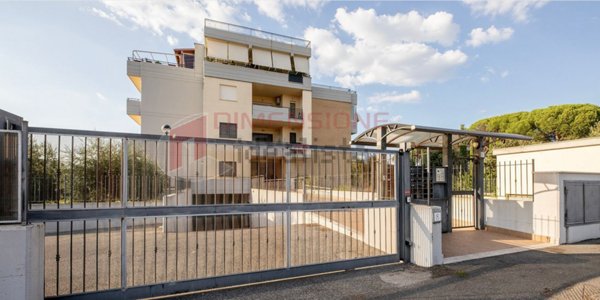 appartamento in vendita a Roma in zona Lunghezza
