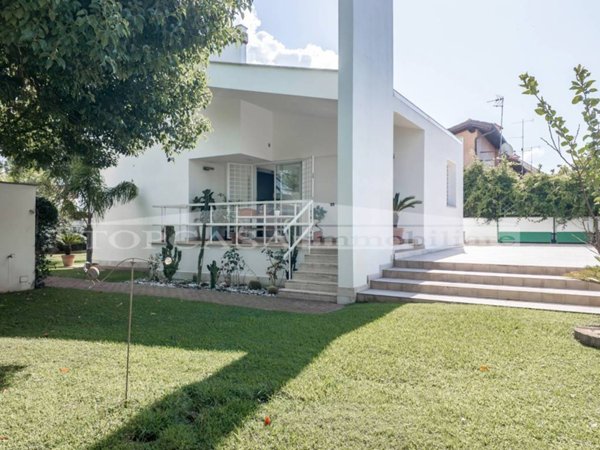 casa indipendente in vendita a Roma in zona Infernetto