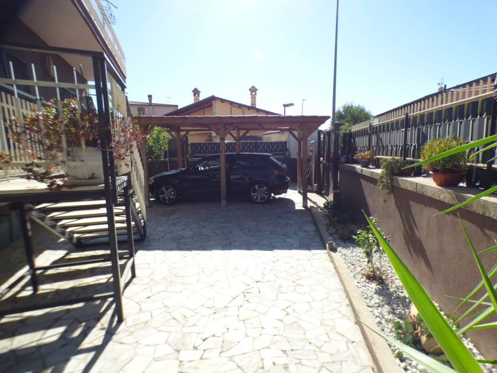 appartamento in vendita a Roma in zona Borghesiana