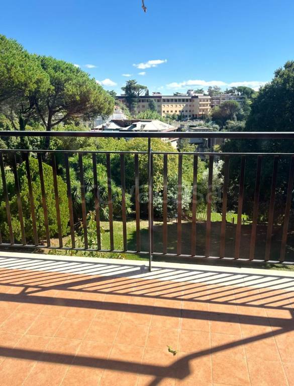 appartamento in vendita a Roma in zona Tomba di Nerone