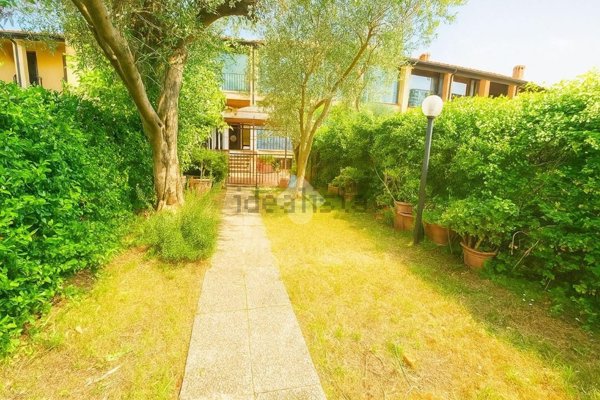 casa indipendente in vendita a Roma in zona Pantan Monastero