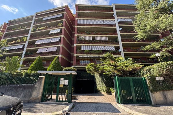 appartamento in vendita a Roma in zona Tomba di Nerone