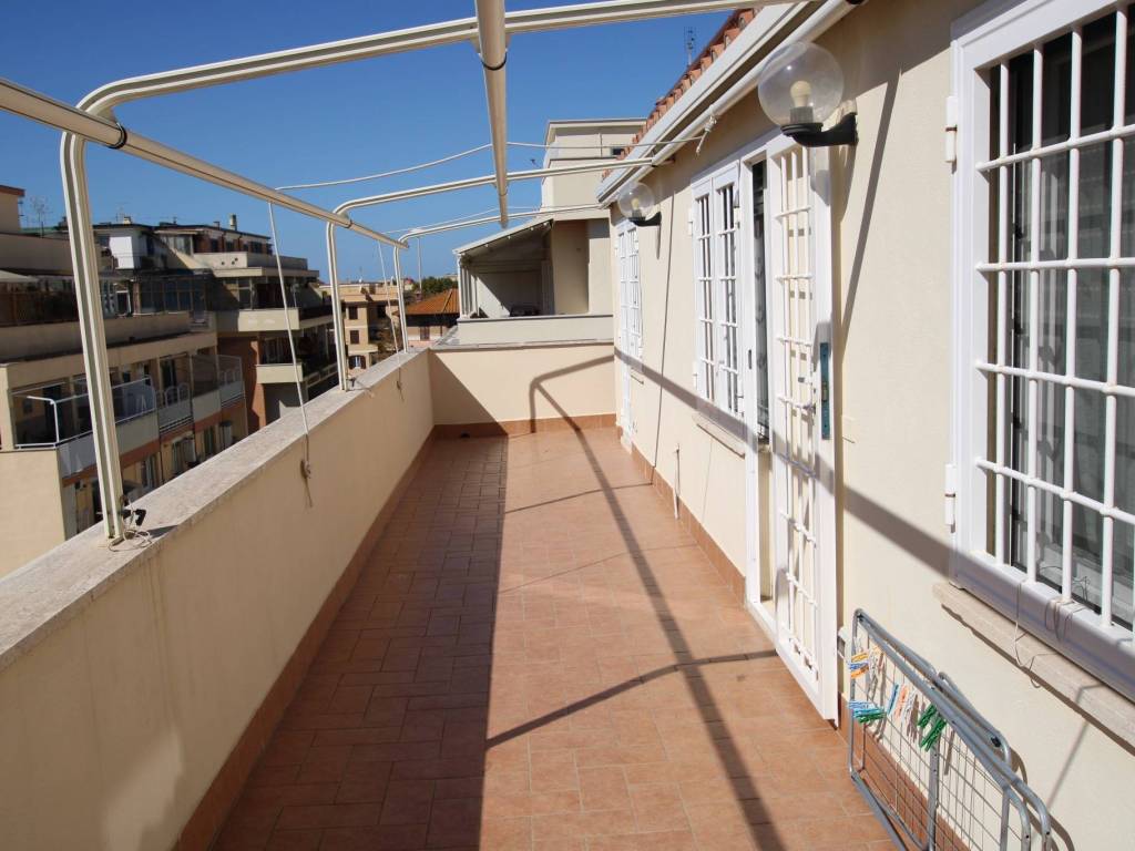 appartamento in vendita a Roma in zona Castel Fusano