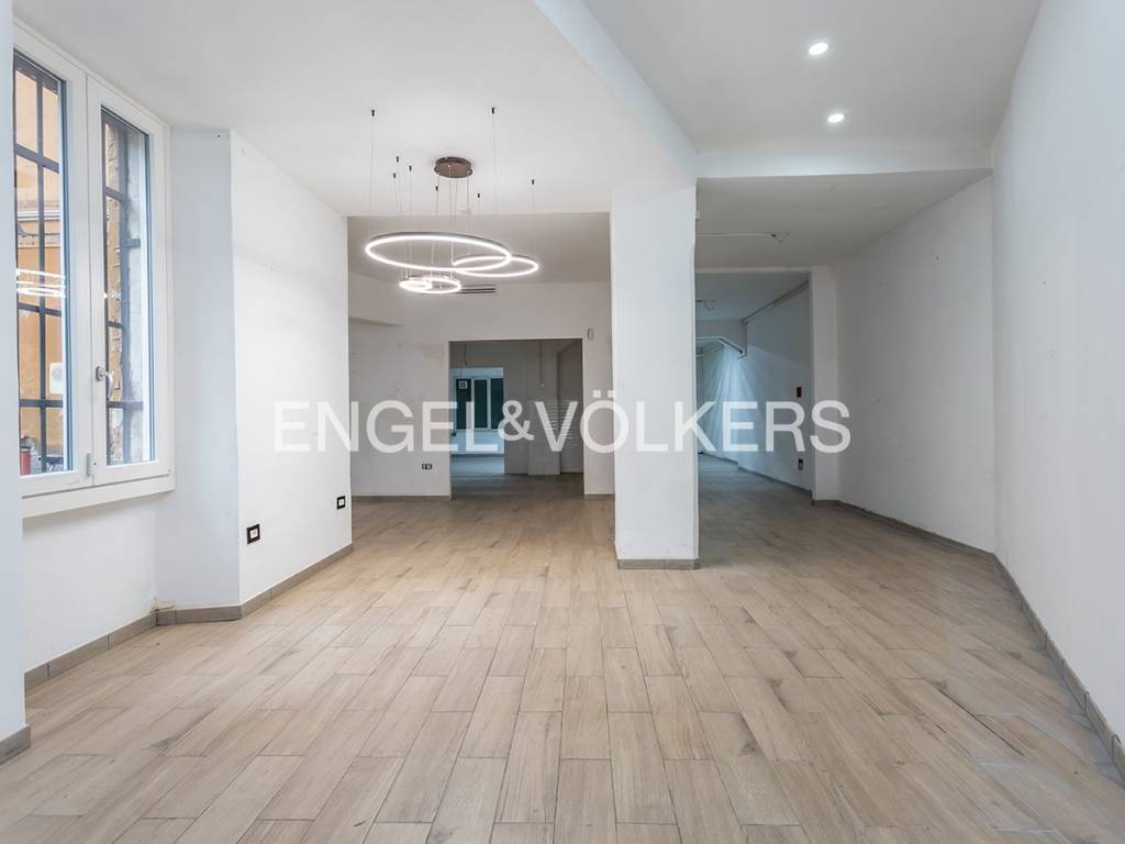 locale commerciale in vendita a Roma in zona Della Vittoria