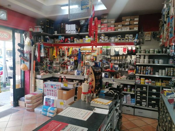 negozio in vendita a Roma in zona Appio Latino