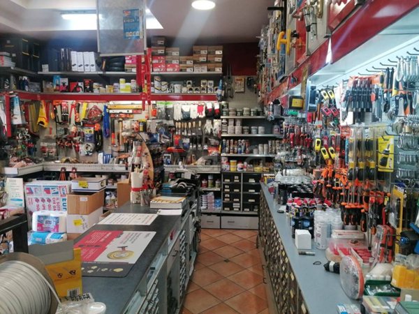 negozio in vendita a Roma in zona Appio Latino