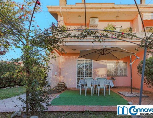 casa indipendente in vendita a Roma in zona Acilia