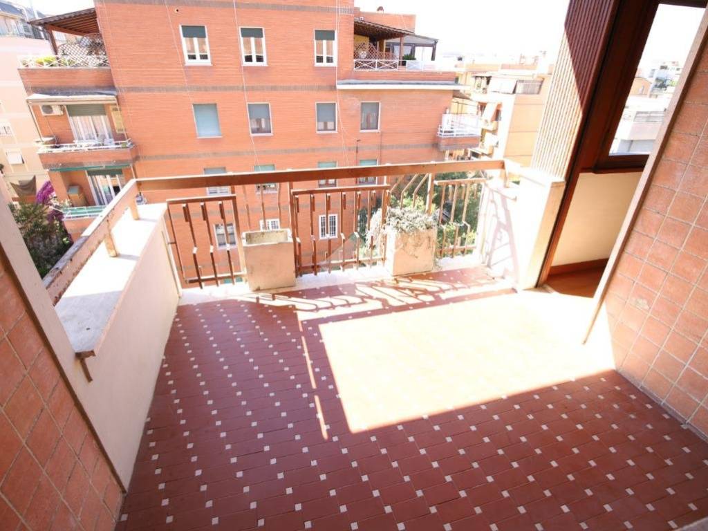 appartamento in vendita a Roma in zona Ostia