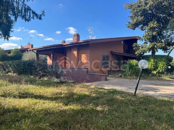 casa indipendente in vendita a Roma in zona Casal Morena