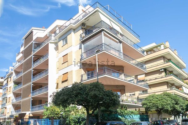 appartamento in vendita a Roma in zona Ostia