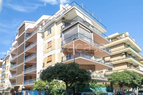appartamento in vendita a Roma in zona Ostia