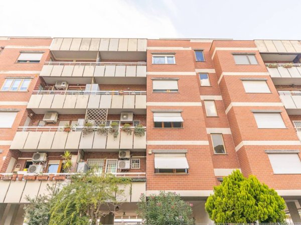 appartamento in vendita a Roma in zona Appio Latino