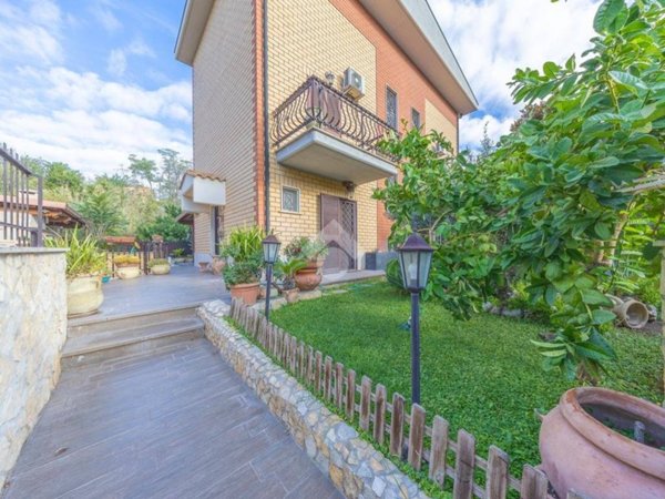 casa indipendente in vendita a Roma in zona Alessandrino