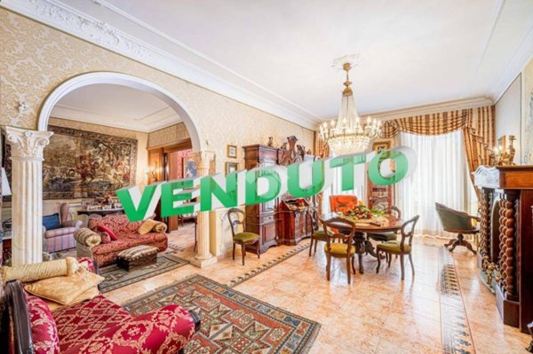 appartamento in vendita a Roma in zona Trevi-Colonna