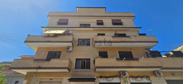 appartamento in vendita a Roma in zona Torre Angela