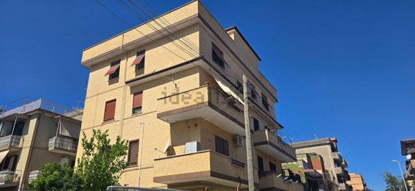 appartamento in vendita a Roma in zona Torre Angela