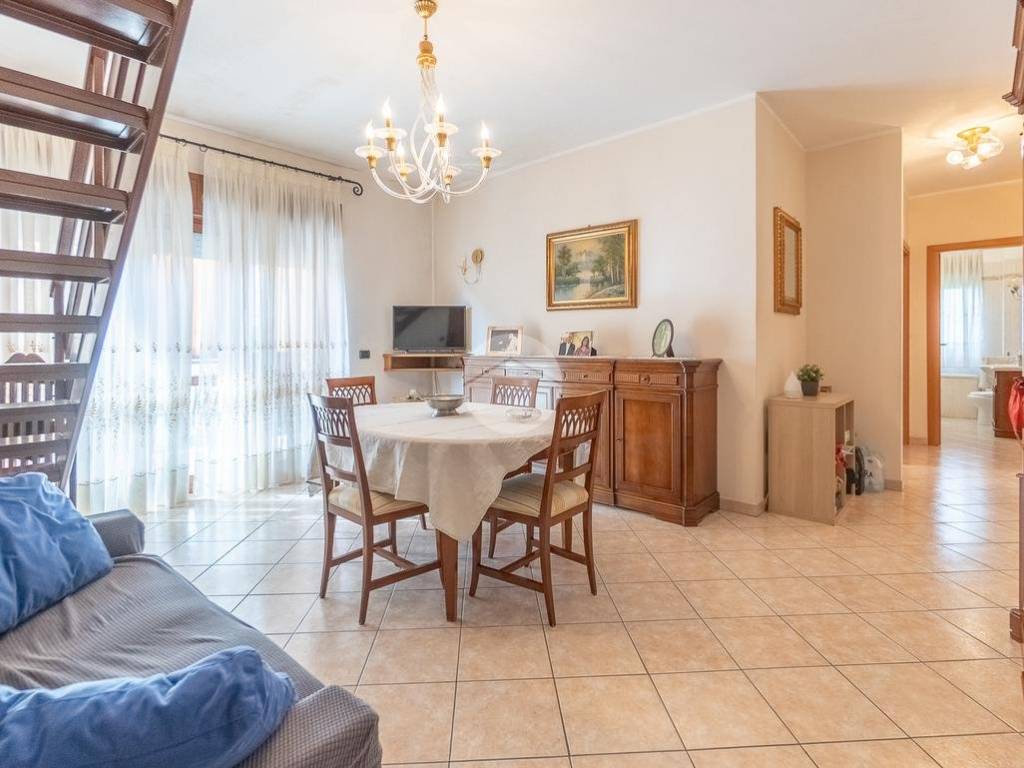 appartamento in vendita a Roma in zona Lunghezza