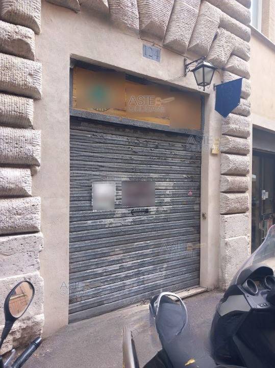 negozio in vendita a Roma in zona Rione di Ponte