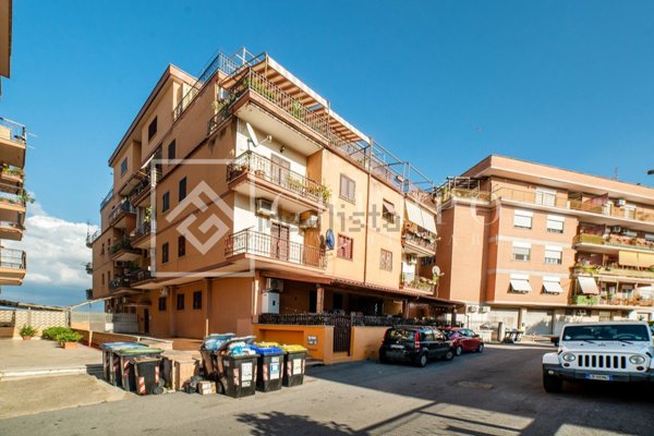 appartamento in vendita a Roma in zona Colle Prenestino