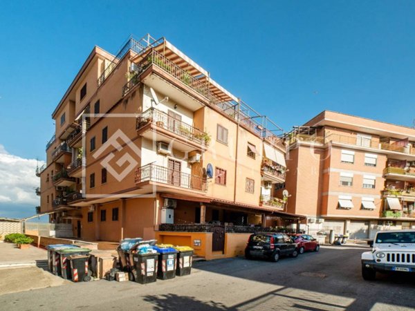appartamento in vendita a Roma in zona Colle Prenestino