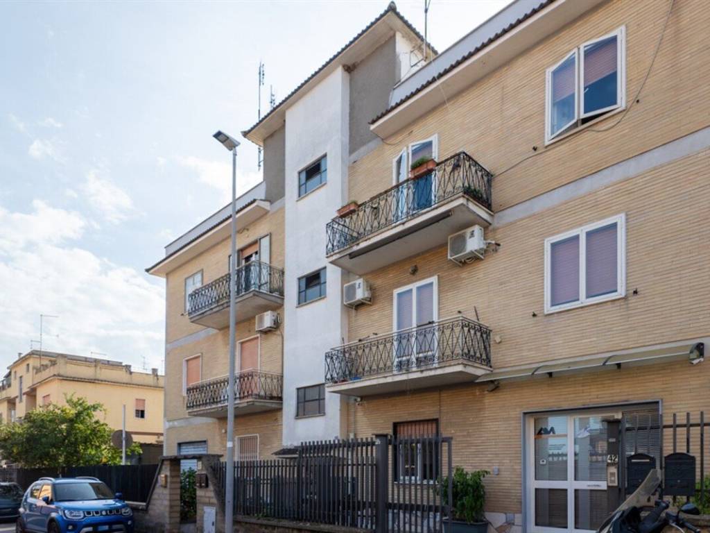 appartamento in vendita a Roma in zona Castelverde