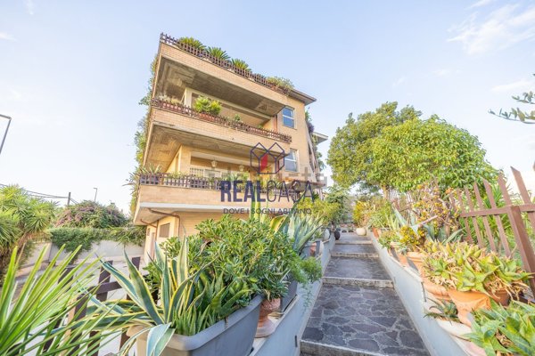 appartamento in vendita a Roma in zona Colle Prenestino