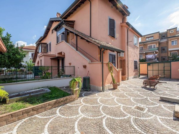 casa indipendente in vendita a Roma in zona Appio Claudio