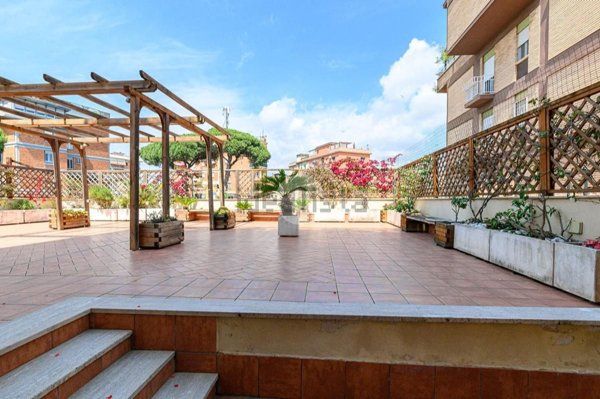 appartamento in vendita a Roma in zona Corviale