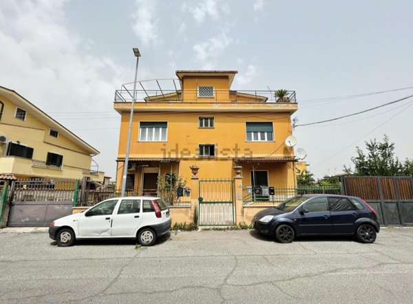 appartamento in vendita a Roma in zona Giardini di Corcolle