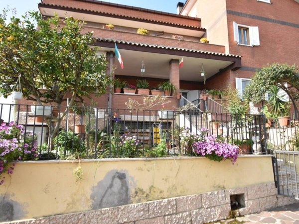 casa indipendente in vendita a Roma in zona Spallette