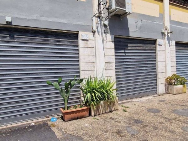 negozio in vendita a Roma in zona Ardeatino